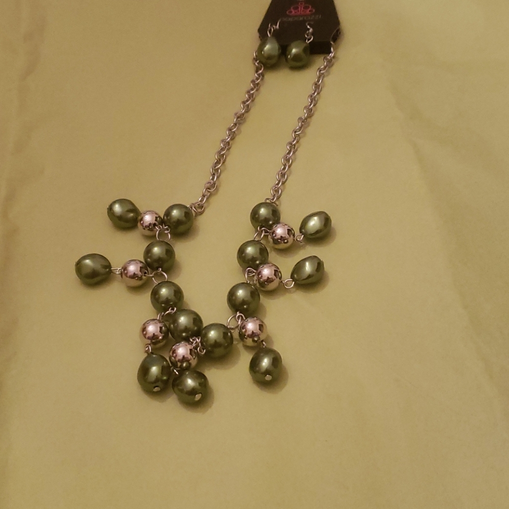 Necklace w earrings
